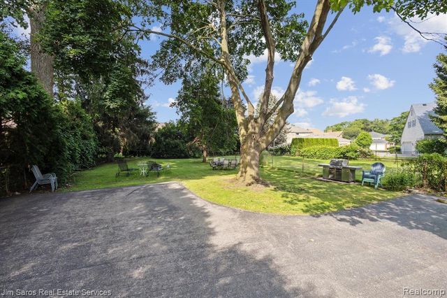 84 Vernier Road, Grosse Pointe Shores, MI 48236