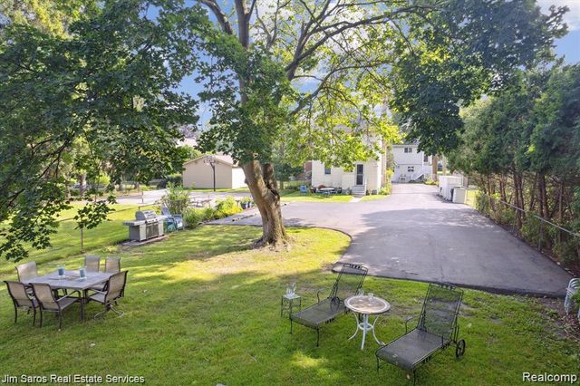 84 Vernier Road, Grosse Pointe Shores, MI 48236