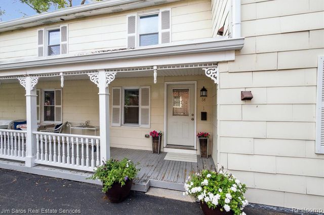 84 Vernier Road, Grosse Pointe Shores, MI 48236