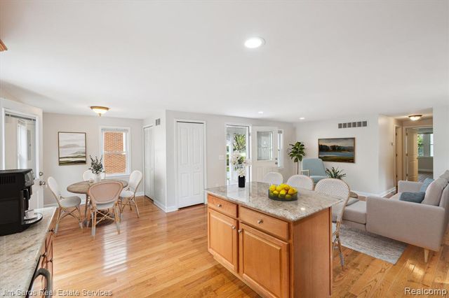 84 Vernier Road, Grosse Pointe Shores, MI 48236