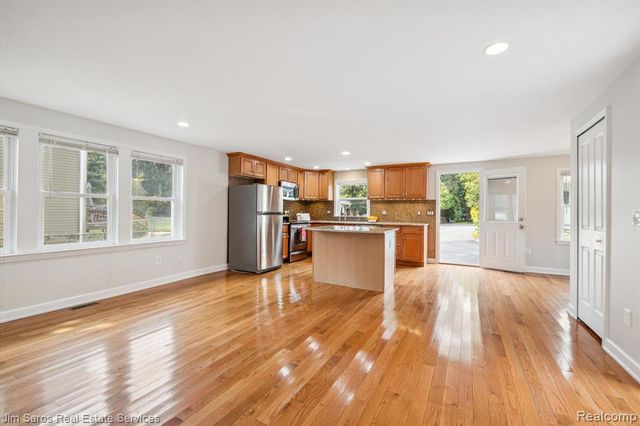 84 Vernier Road, Grosse Pointe Shores, MI 48236