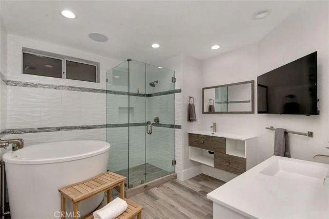900 Pacific Coast, Huntington Beach, CA 92648