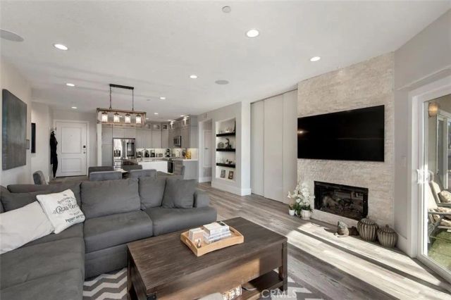 900 Pacific Coast, Huntington Beach, CA 92648