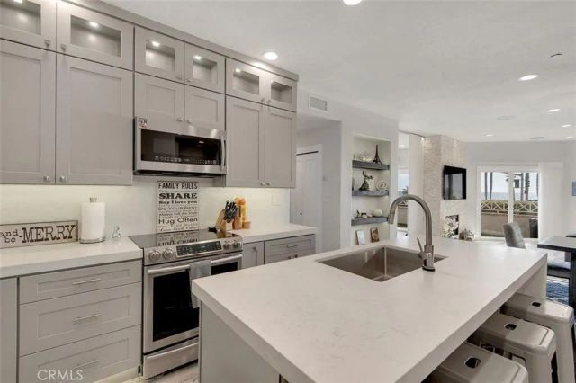 900 Pacific Coast, Huntington Beach, CA 92648