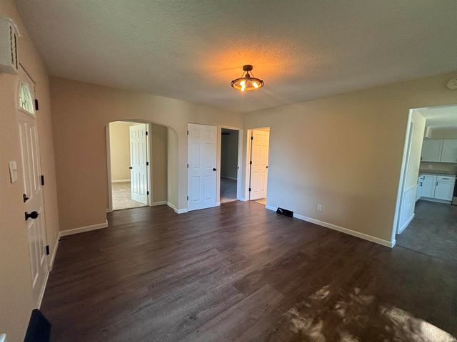 1203 S Van Buren Street, Auburn, IN 46706