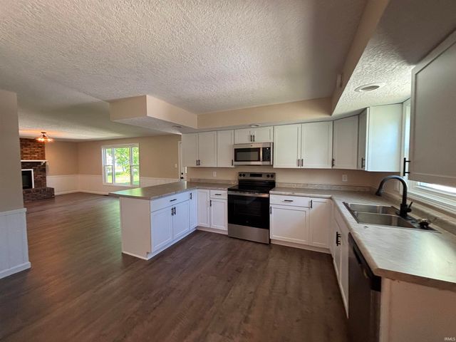 1203 S Van Buren Street, Auburn, IN 46706