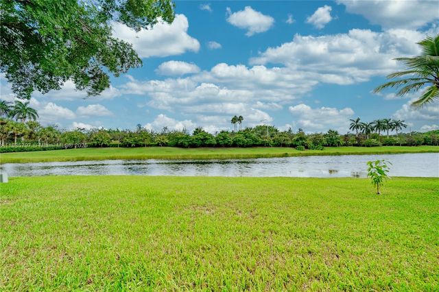 1174 Laguna Springs Dr, Weston, FL 33326