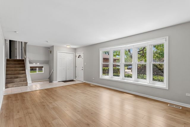 2214 Hamilton Lane, Darien, IL 60561