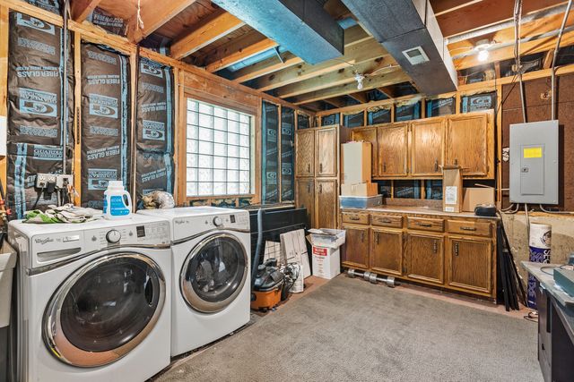 2214 Hamilton Lane, Darien, IL 60561