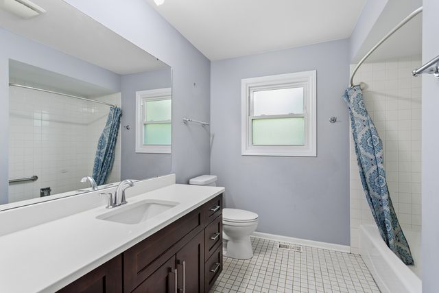 2214 Hamilton Lane, Darien, IL 60561
