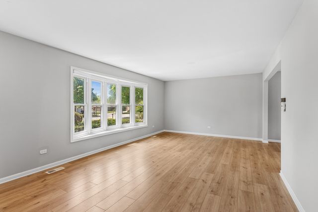 2214 Hamilton Lane, Darien, IL 60561