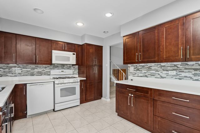 2214 Hamilton Lane, Darien, IL 60561