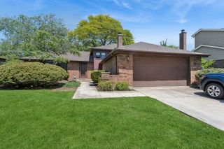 2214 Hamilton Lane, Darien, IL 60561