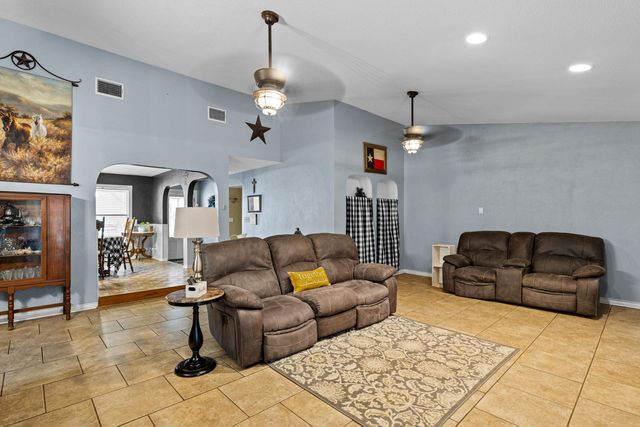 137 FM 2911, Big Sandy, TX 75755