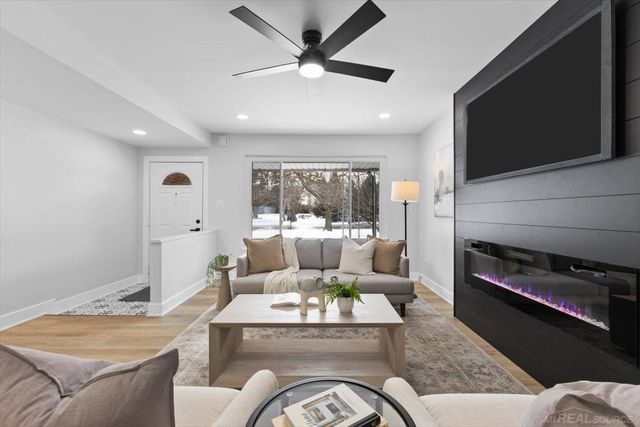 35251 Moravian Drive, Sterling Heights, MI 48312