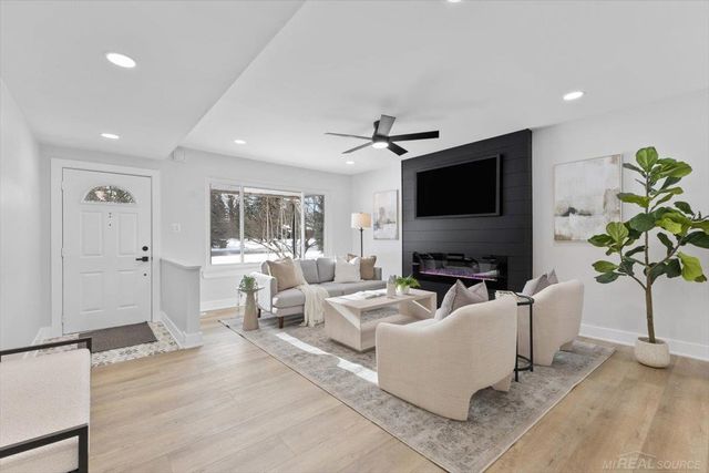 35251 Moravian Drive, Sterling Heights, MI 48312