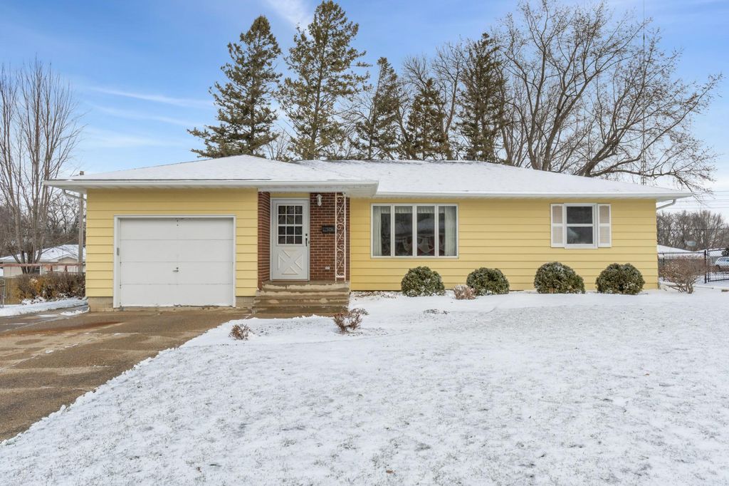 1426 Eden Lane, Faribault, MN 55021