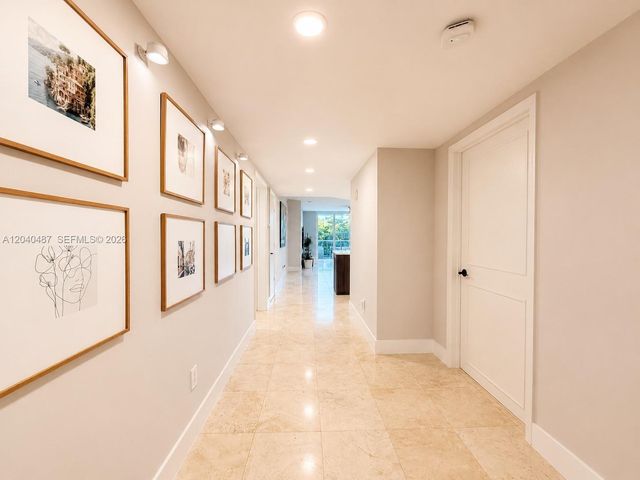 15051 Royal Oaks Ln 303, North Miami, FL 33181
