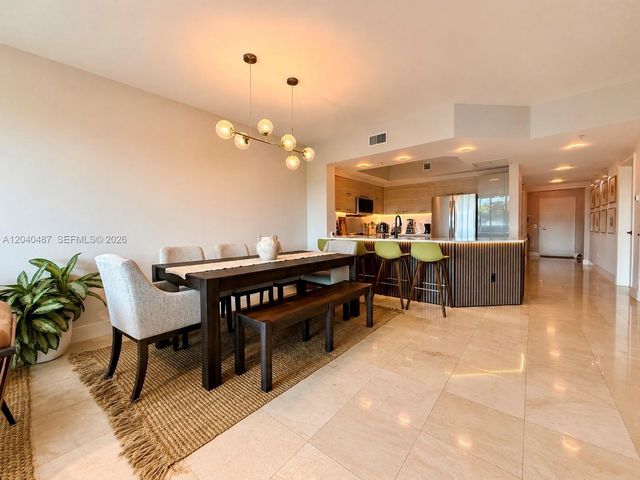 15051 Royal Oaks Ln 303, North Miami, FL 33181