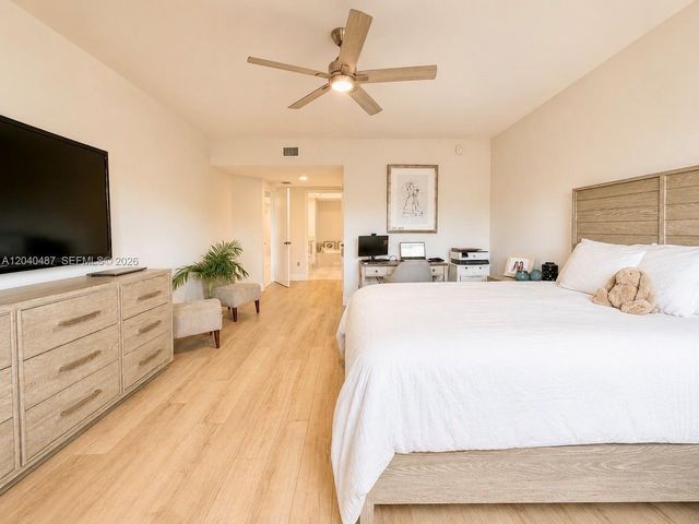 15051 Royal Oaks Ln 303, North Miami, FL 33181