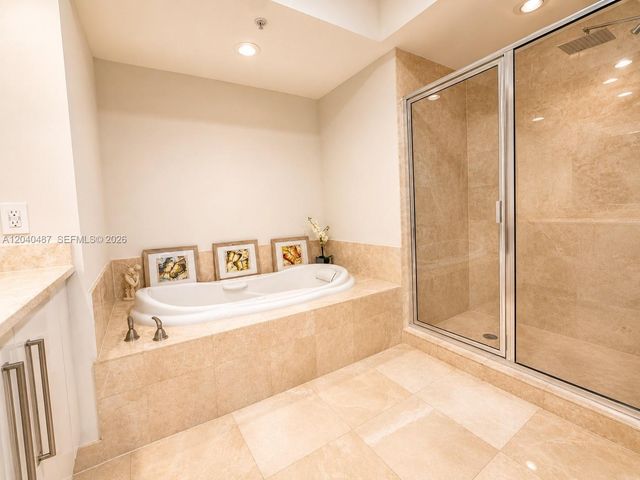 15051 Royal Oaks Ln 303, North Miami, FL 33181