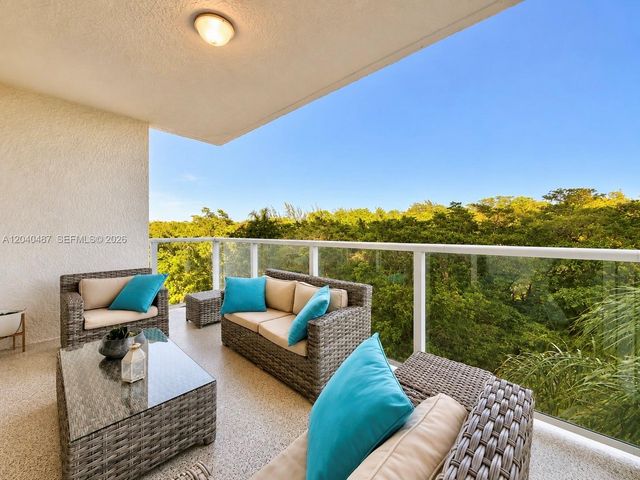 15051 Royal Oaks Ln 303, North Miami, FL 33181
