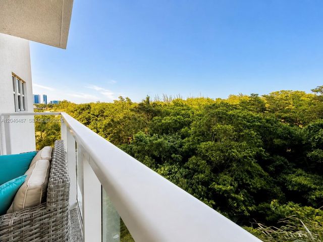 15051 Royal Oaks Ln 303, North Miami, FL 33181