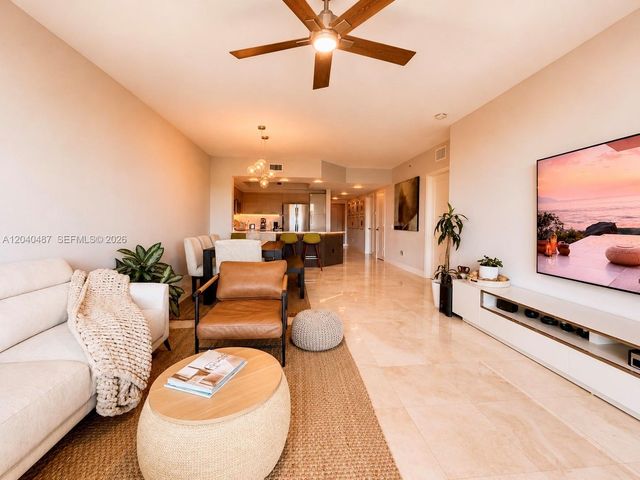 15051 Royal Oaks Ln 303, North Miami, FL 33181