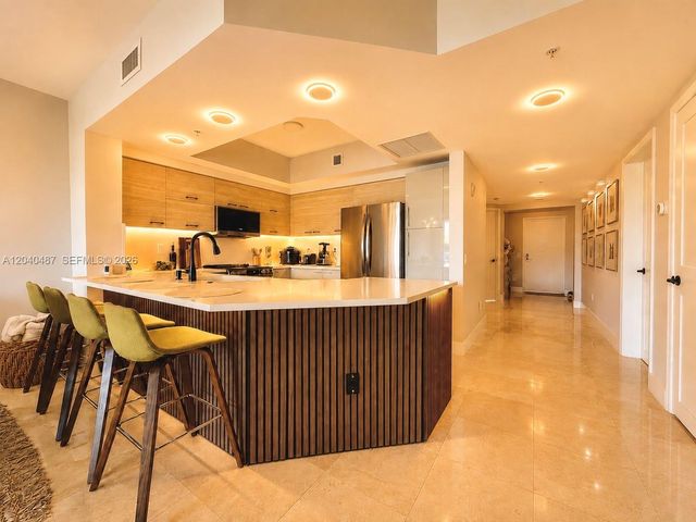 15051 Royal Oaks Ln 303, North Miami, FL 33181