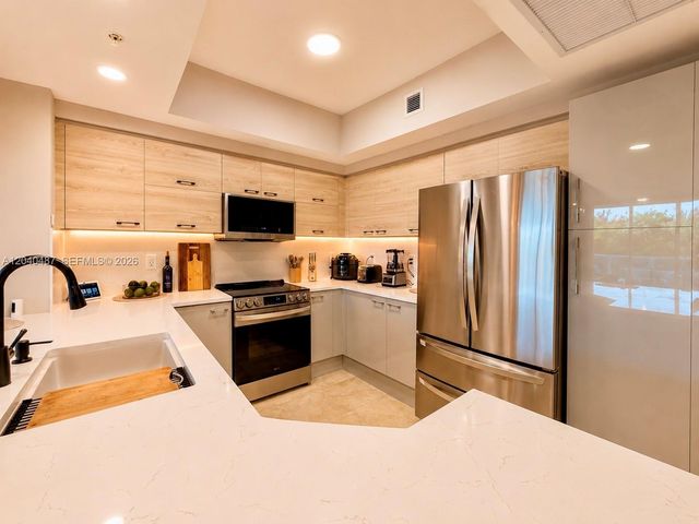 15051 Royal Oaks Ln 303, North Miami, FL 33181