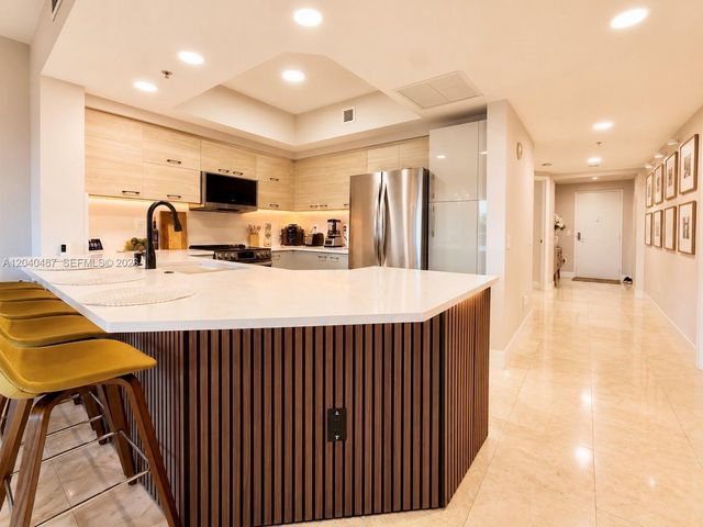 15051 Royal Oaks Ln 303, North Miami, FL 33181