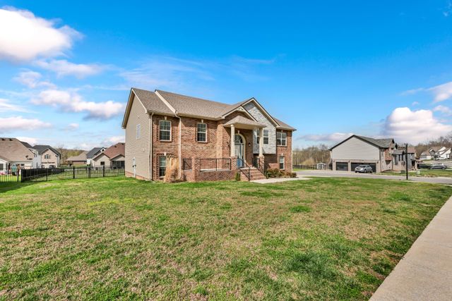 524 Cresthaven Ln, Clarksville, TN 37043