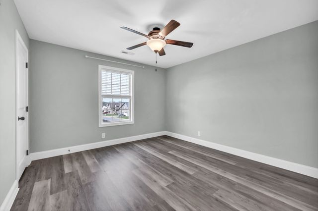 524 Cresthaven Ln, Clarksville, TN 37043