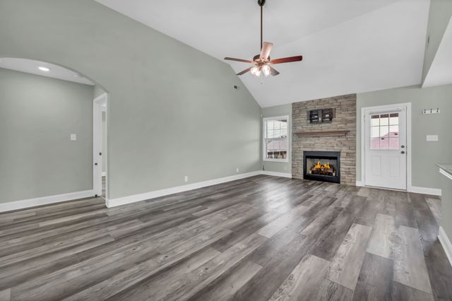 524 Cresthaven Ln, Clarksville, TN 37043