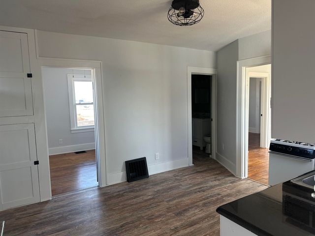 111 8th St SE, Oelwein, IA 50662