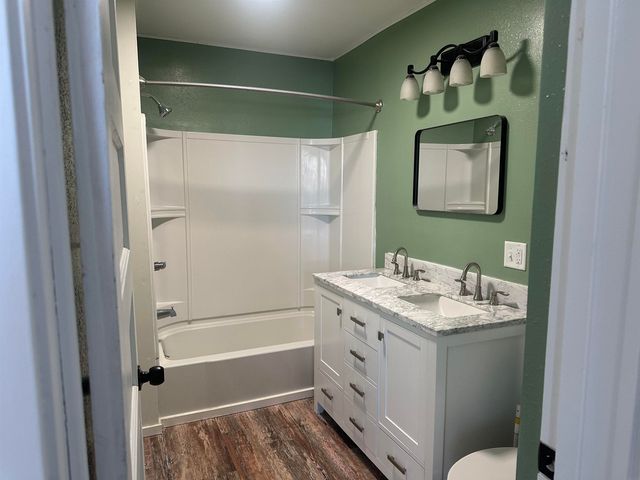 111 8th St SE, Oelwein, IA 50662