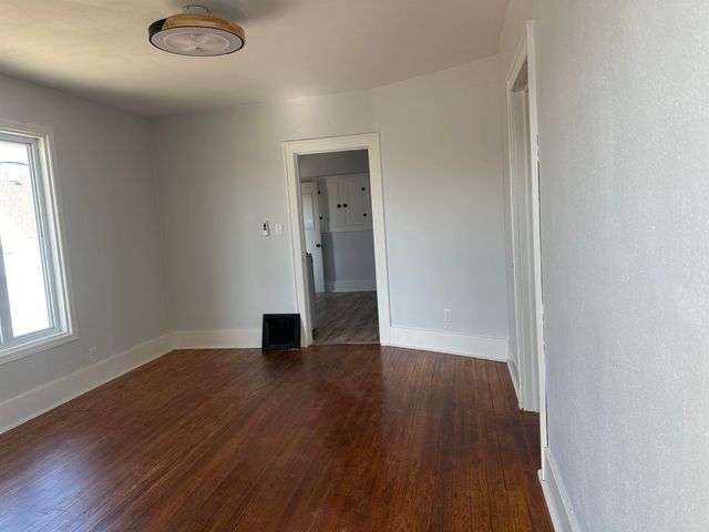 111 8th St SE, Oelwein, IA 50662