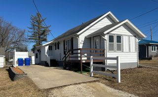 111 8th St SE, Oelwein, IA 50662