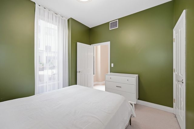 4 Charlesgate E 107, Boston, MA 02215