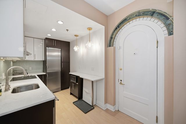 4 Charlesgate E 107, Boston, MA 02215
