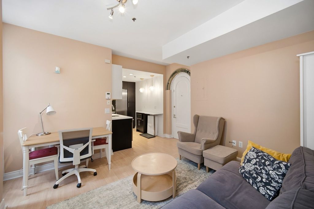 4 Charlesgate E 107, Boston, MA 02215