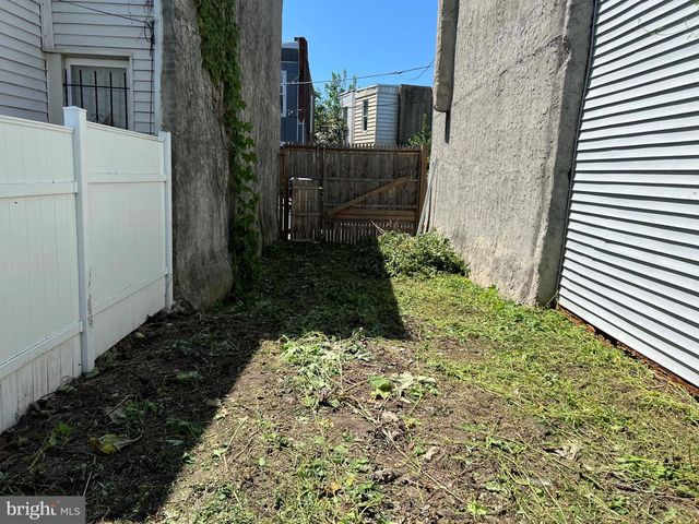 2221 S REESE ST, Philadelphia, PA 19148