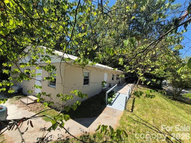 1745 Meadowbrook Terrace, Hendersonville, NC 28792