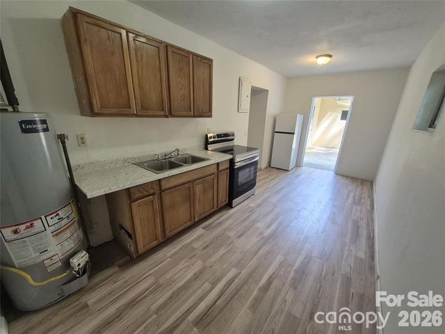 1745 Meadowbrook Terrace, Hendersonville, NC 28792
