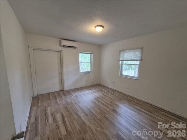 1745 Meadowbrook Terrace, Hendersonville, NC 28792