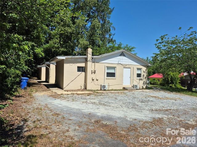 1745 Meadowbrook Terrace, Hendersonville, NC 28792