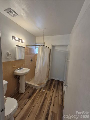 1745 Meadowbrook Terrace, Hendersonville, NC 28792