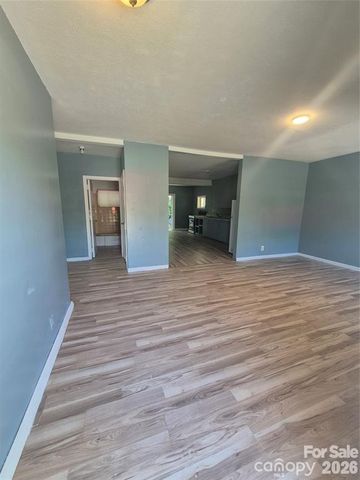 1745 Meadowbrook Terrace, Hendersonville, NC 28792