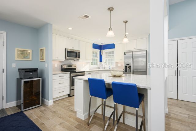 70 Shipyard Dr Apt 125, Hilton Head Island, SC 29928