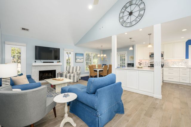 70 Shipyard Dr Apt 125, Hilton Head Island, SC 29928